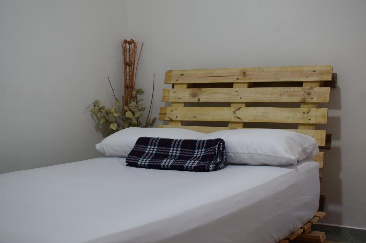 מדיין Serrania Hostal מראה חיצוני תמונה